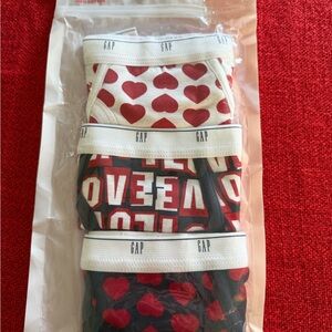 GAP Valentine’s Day Boys underwear size 6-7 Heart Pattern